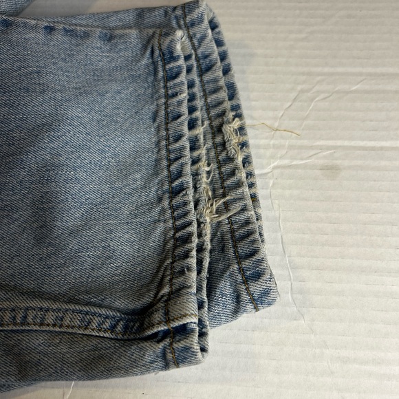 Levi Women’s Comfort Fit Jeans Raw Hem Size 31 - Picture 4 of 4